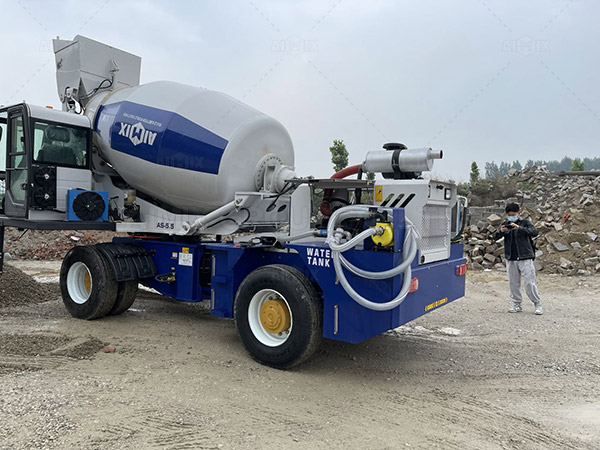 AS5.5 Self Loading Concrete Mixer Was Delivered to Riyadh City in Saudi Arabia