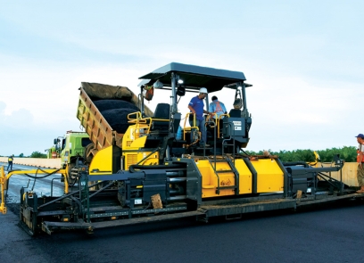 asphalt paver machine